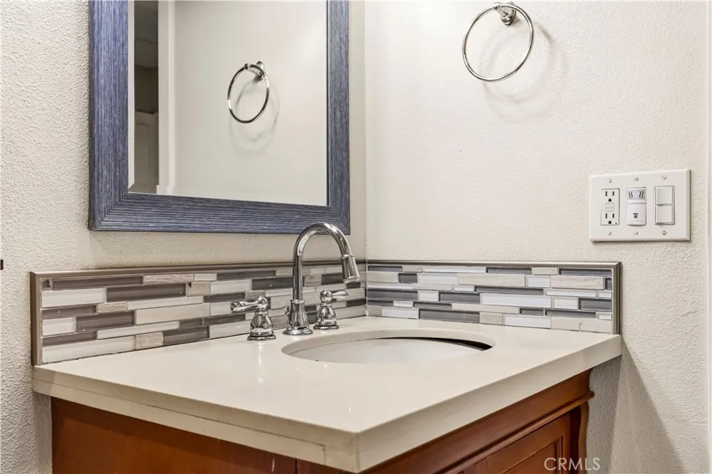 560 W Los Angeles Drive Vista, CA 92083