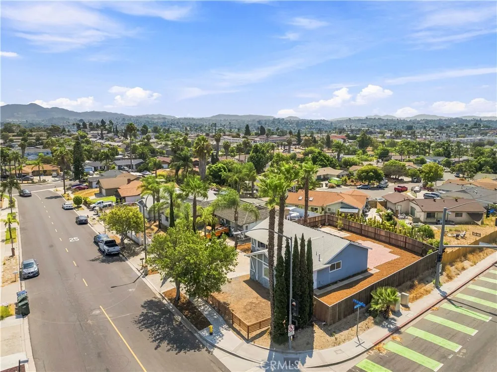 560 W Los Angeles Drive Vista, CA 92083