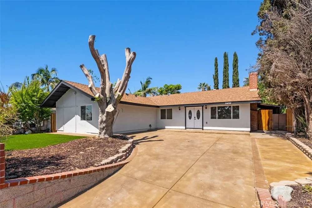 24543 Penfield Lake Forest, CA 92630