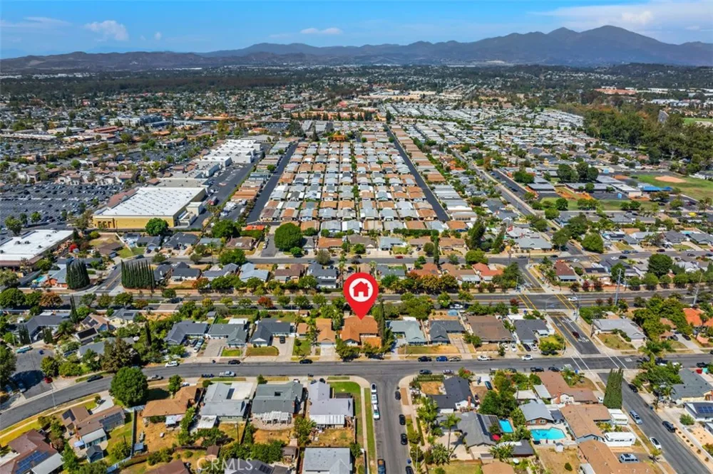 24543 Penfield Lake Forest, CA 92630