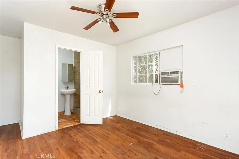 19338 Elkwood Street Reseda, CA 91335