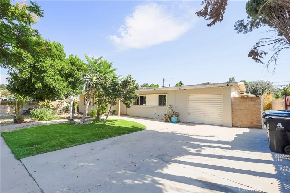 19338 Elkwood Street Reseda, CA 91335