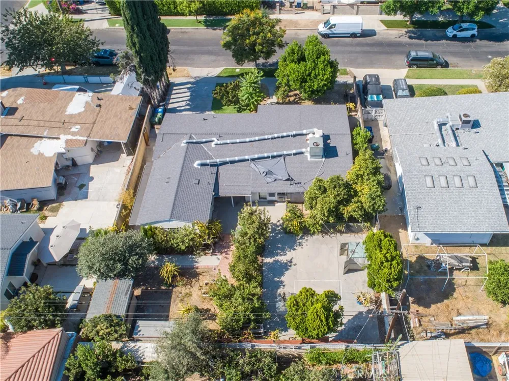 19338 Elkwood Street Reseda, CA 91335