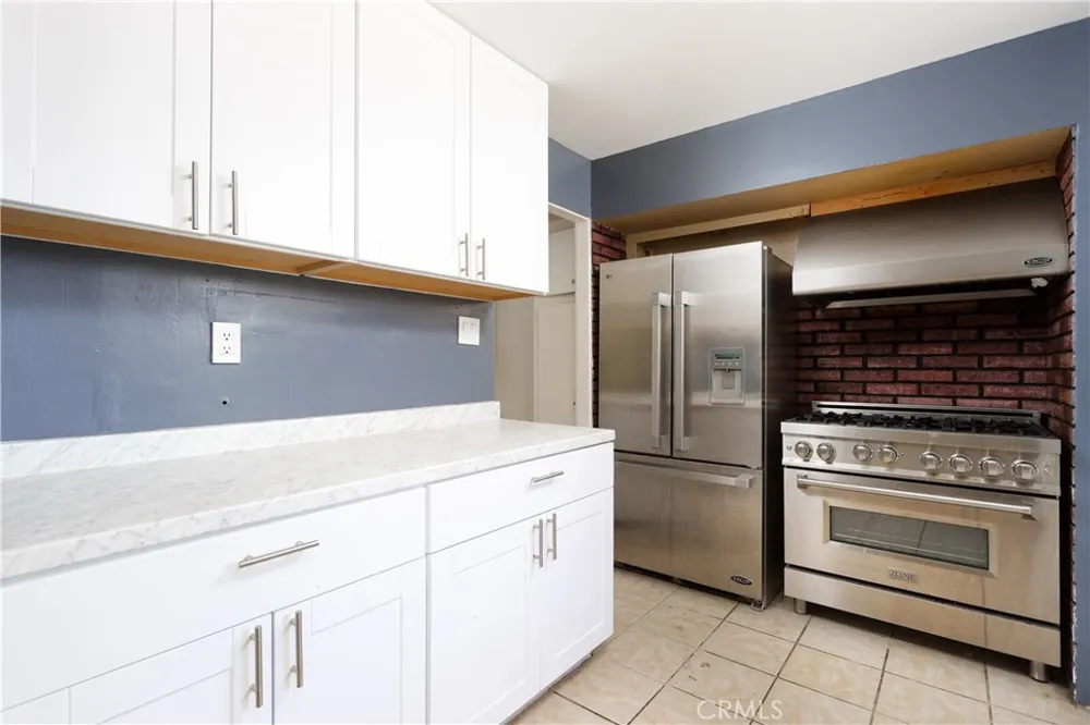 19338 Elkwood Street Reseda, CA 91335