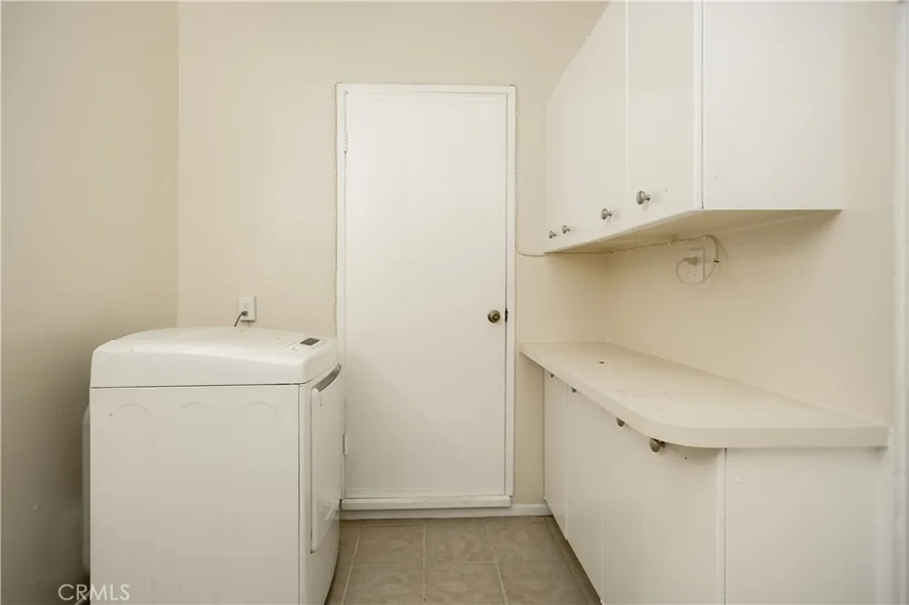19338 Elkwood Street Reseda, CA 91335