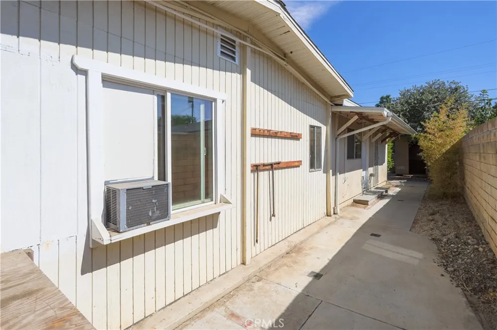 19338 Elkwood Street Reseda, CA 91335