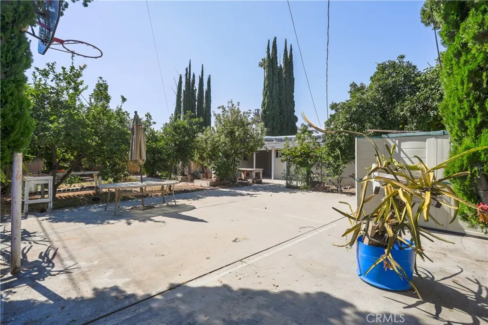 19338 Elkwood Street Reseda, CA 91335