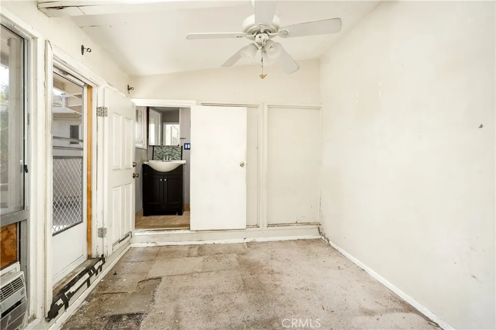 19338 Elkwood Street Reseda, CA 91335