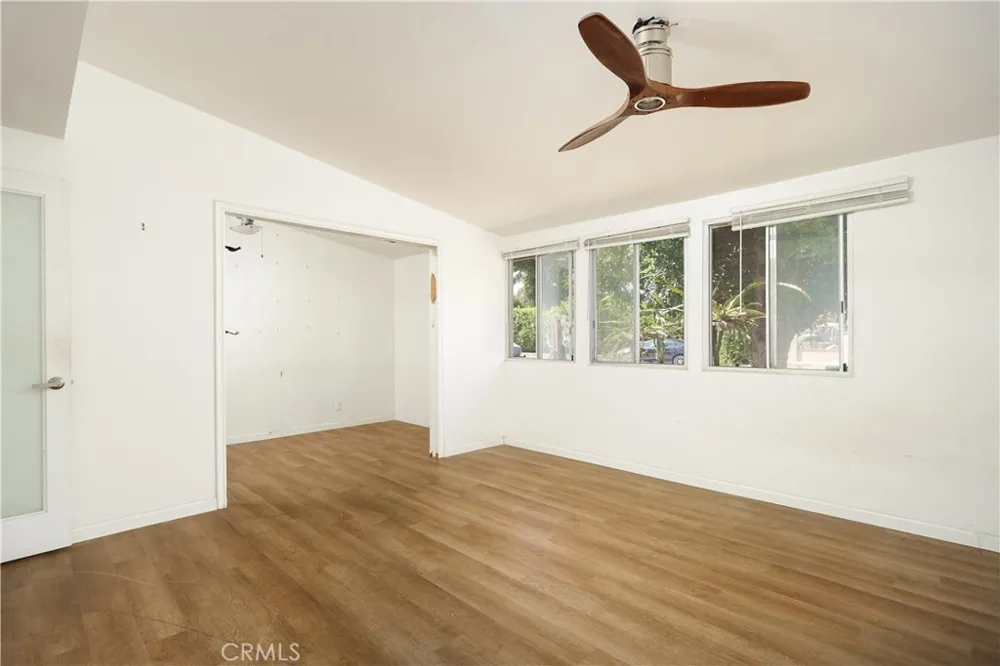 19338 Elkwood Street Reseda, CA 91335