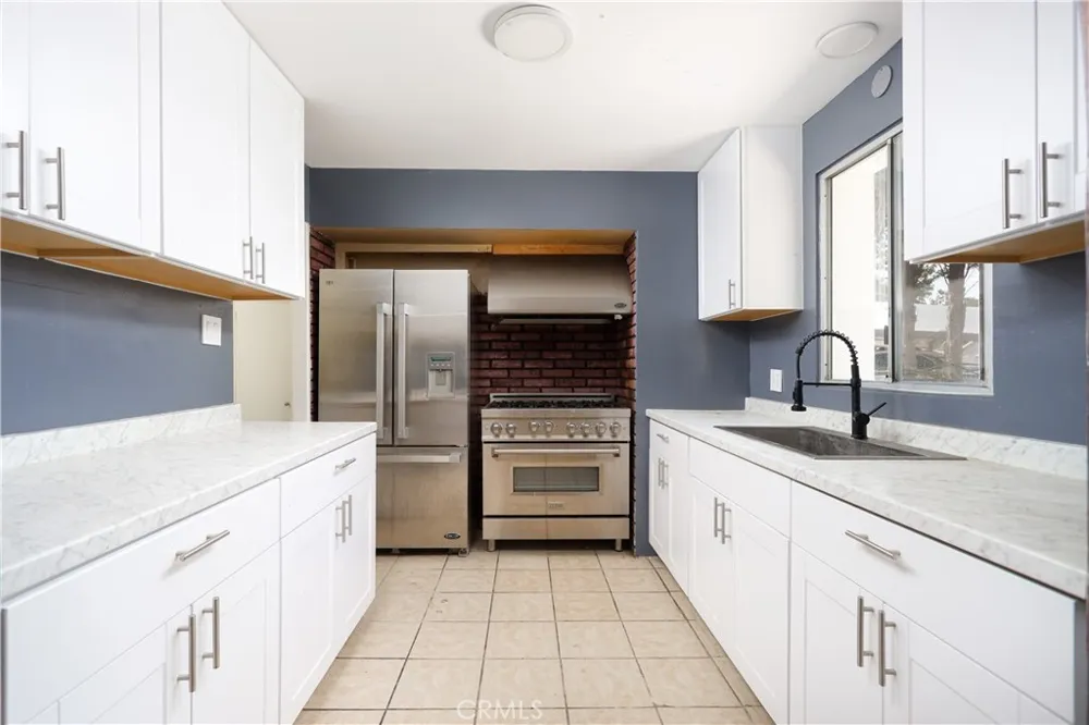 19338 Elkwood Street Reseda, CA 91335