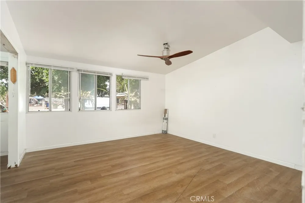 19338 Elkwood Street Reseda, CA 91335