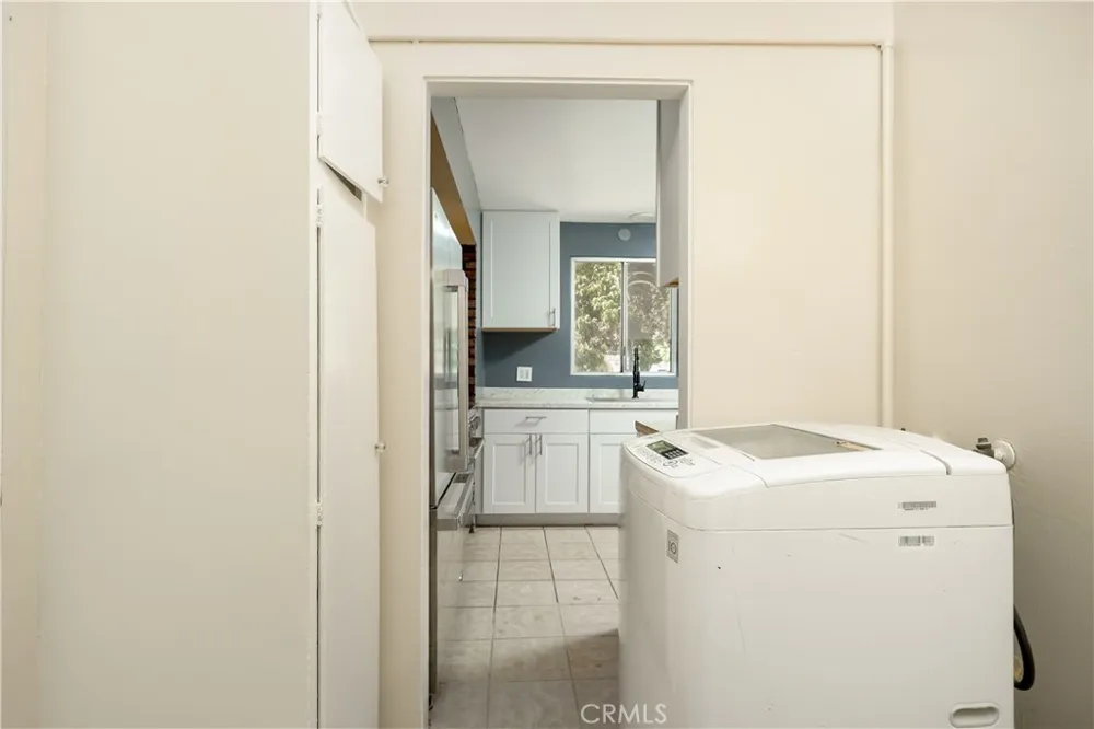 19338 Elkwood Street Reseda, CA 91335
