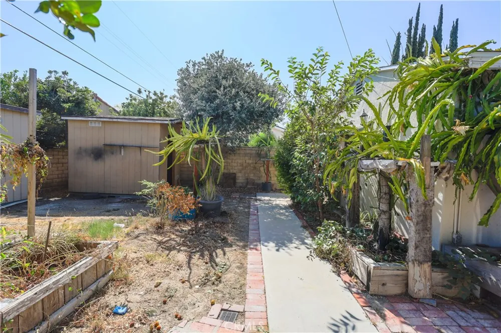 19338 Elkwood Street Reseda, CA 91335