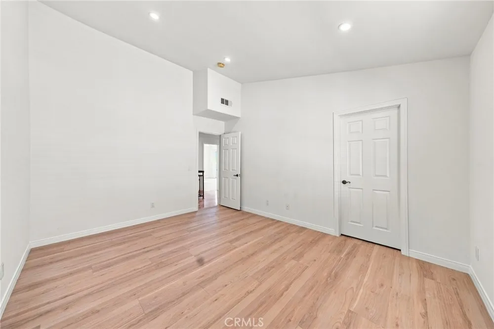 4516 Ramsdell #125 La Crescenta, CA 91214