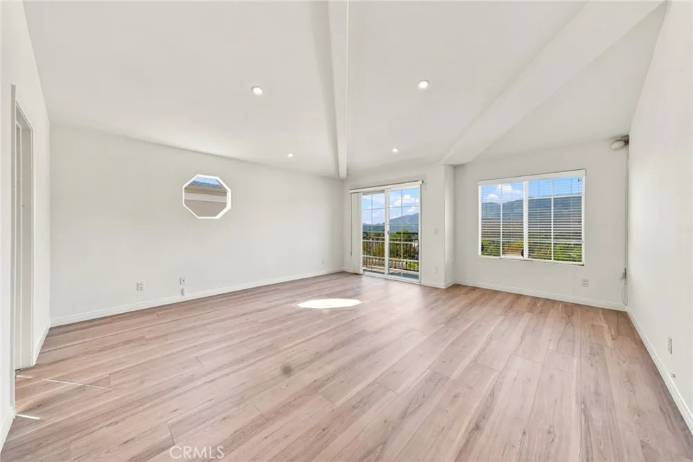 4516 Ramsdell #125 La Crescenta, CA 91214