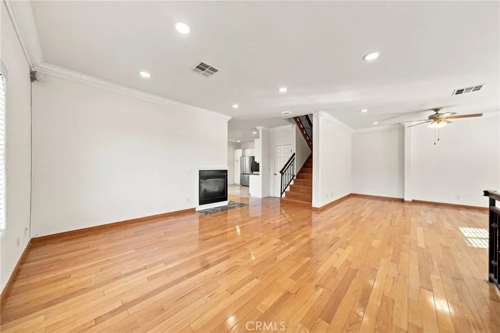4516 Ramsdell #125 La Crescenta, CA 91214