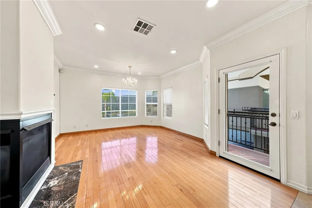 4516 Ramsdell #125 La Crescenta, CA 91214