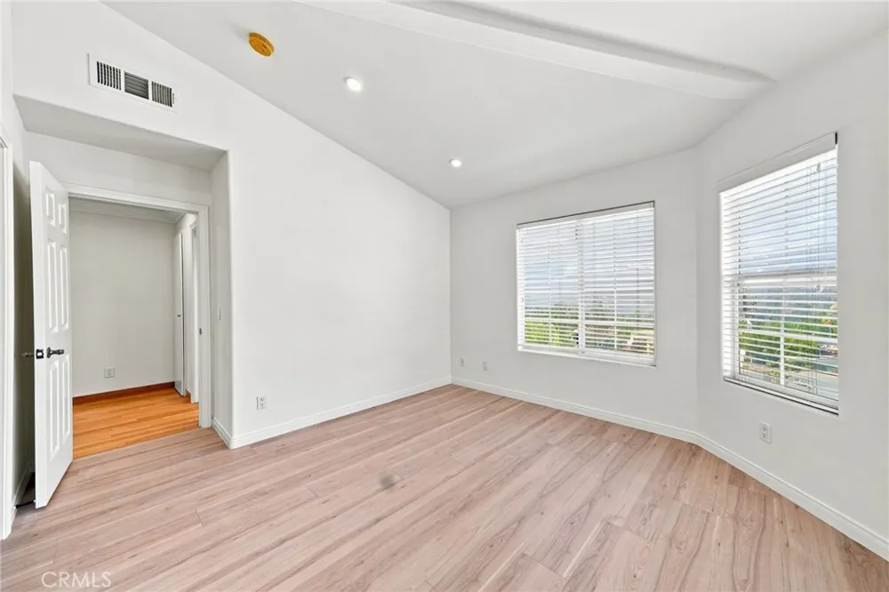4516 Ramsdell #125 La Crescenta, CA 91214