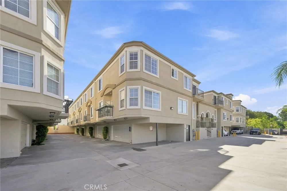 4516 Ramsdell #125 La Crescenta, CA 91214