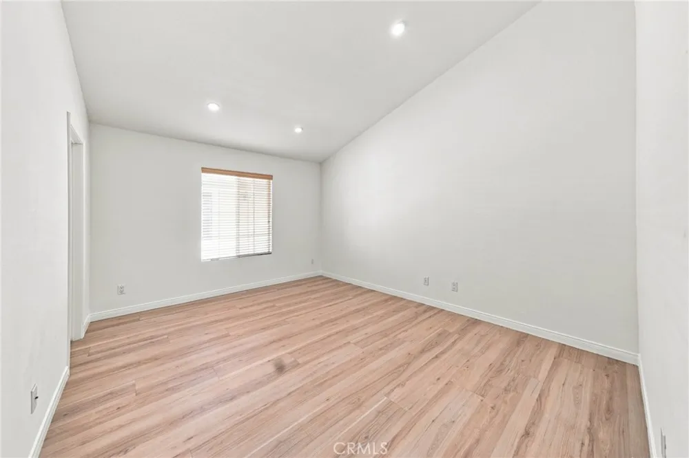 4516 Ramsdell #125 La Crescenta, CA 91214