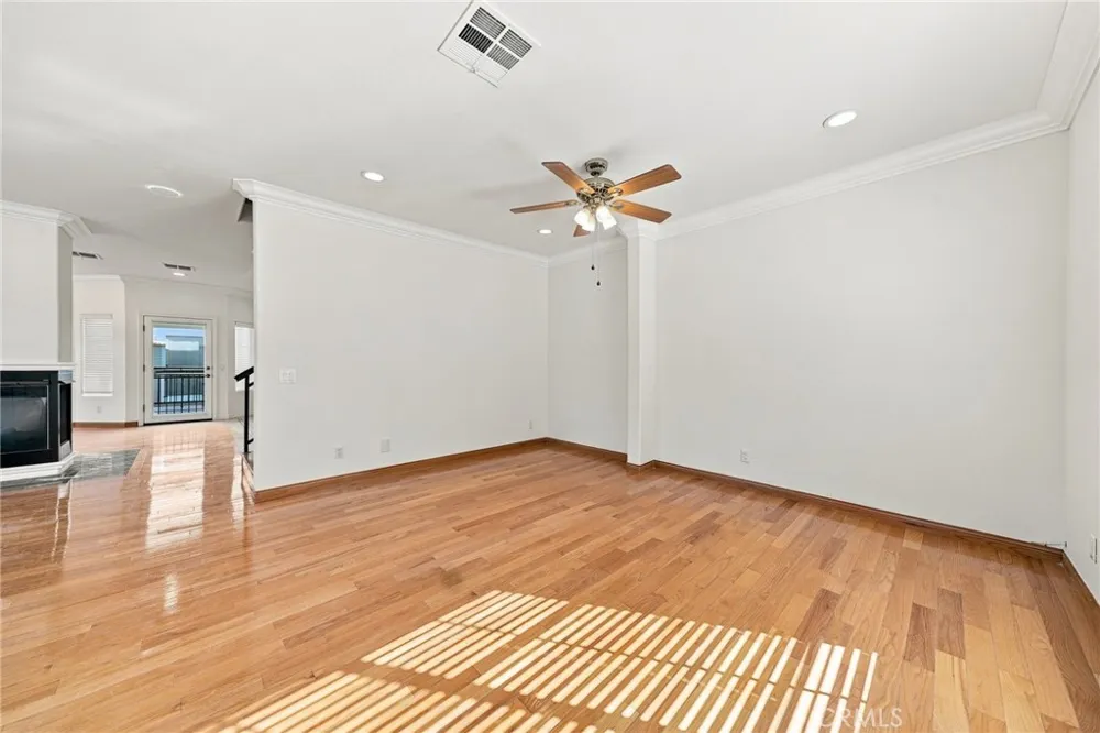 4516 Ramsdell #125 La Crescenta, CA 91214