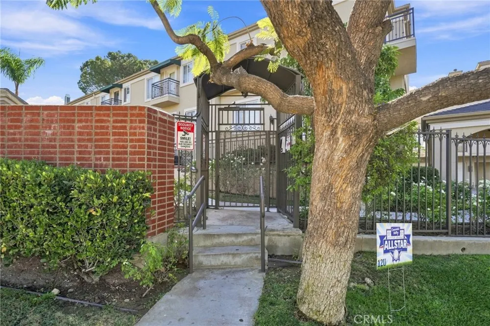 4516 Ramsdell #125 La Crescenta, CA 91214