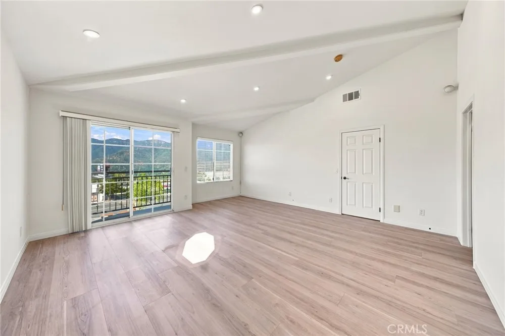4516 Ramsdell #125 La Crescenta, CA 91214