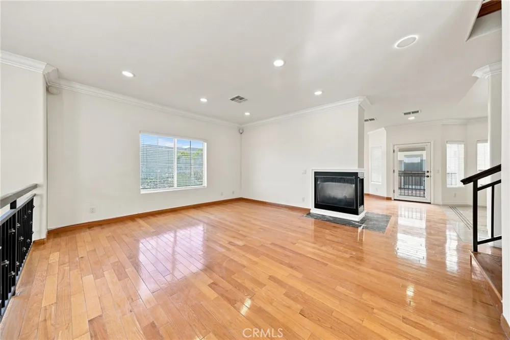 4516 Ramsdell #125 La Crescenta, CA 91214