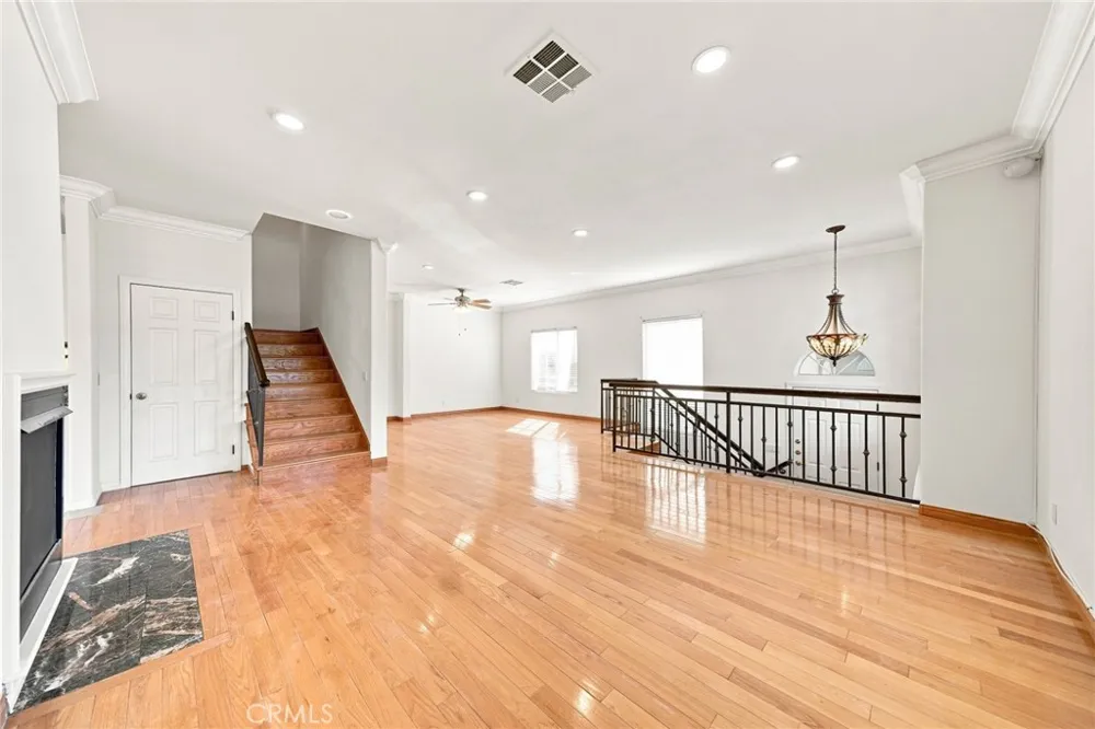 4516 Ramsdell #125 La Crescenta, CA 91214