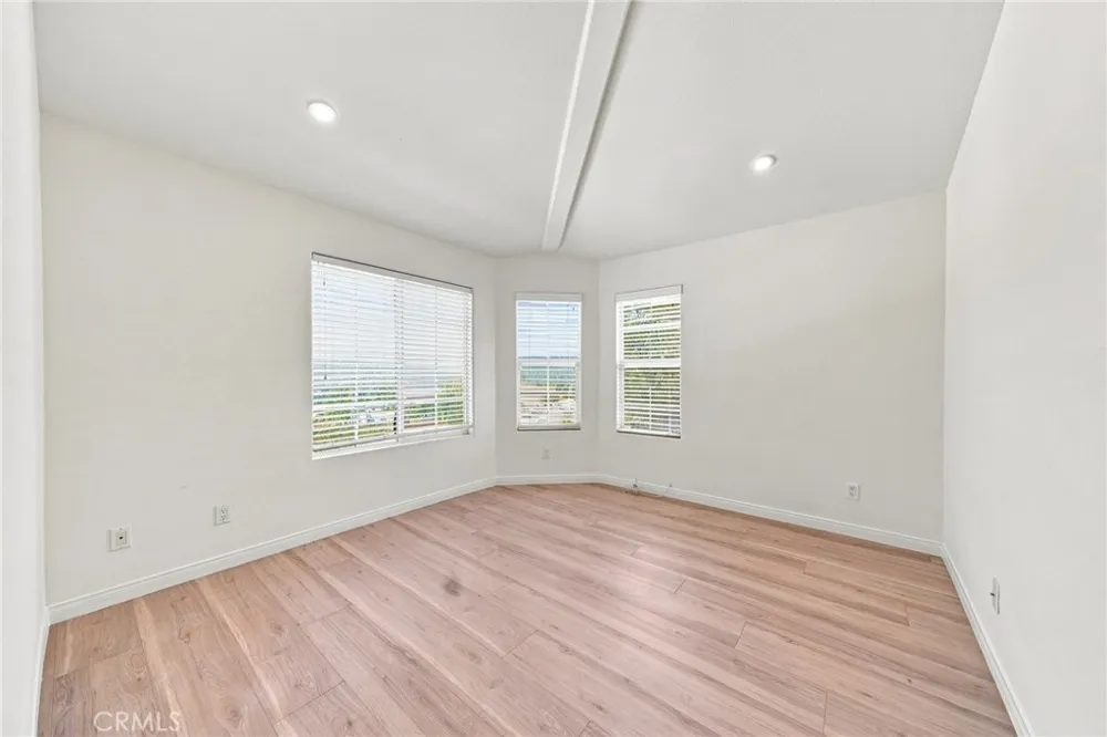 4516 Ramsdell #125 La Crescenta, CA 91214