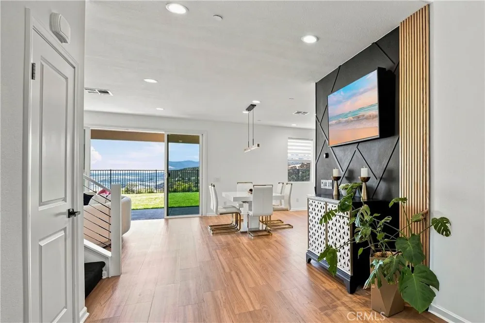 18751 Cedar Crest Canyon Country, CA 91387