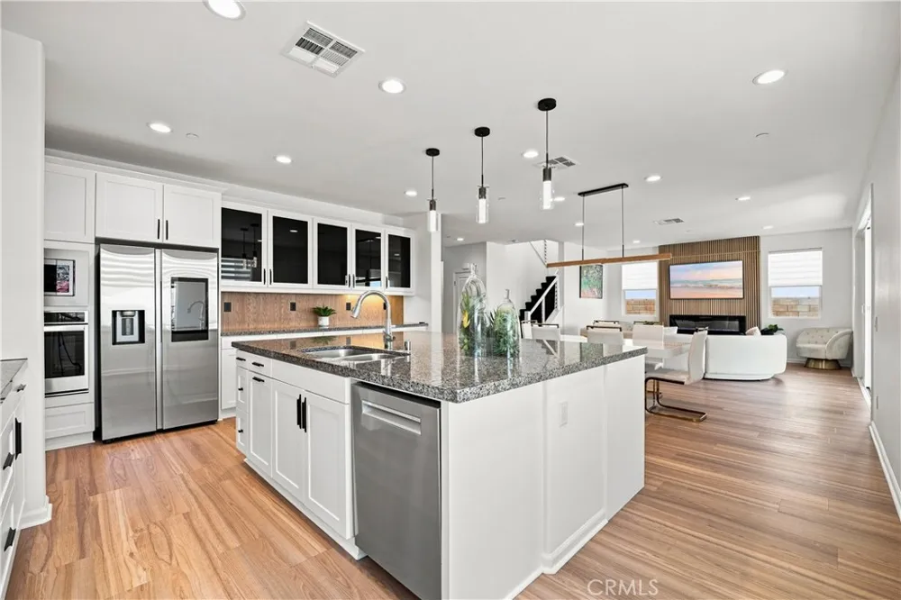 18751 Cedar Crest Canyon Country, CA 91387