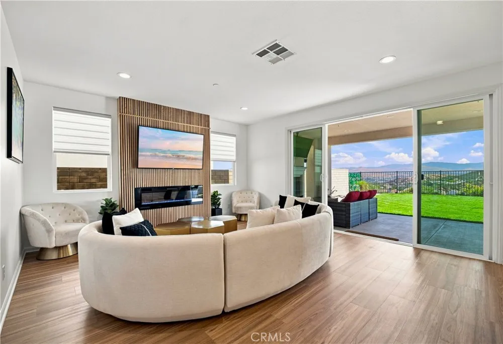 18751 Cedar Crest Canyon Country, CA 91387