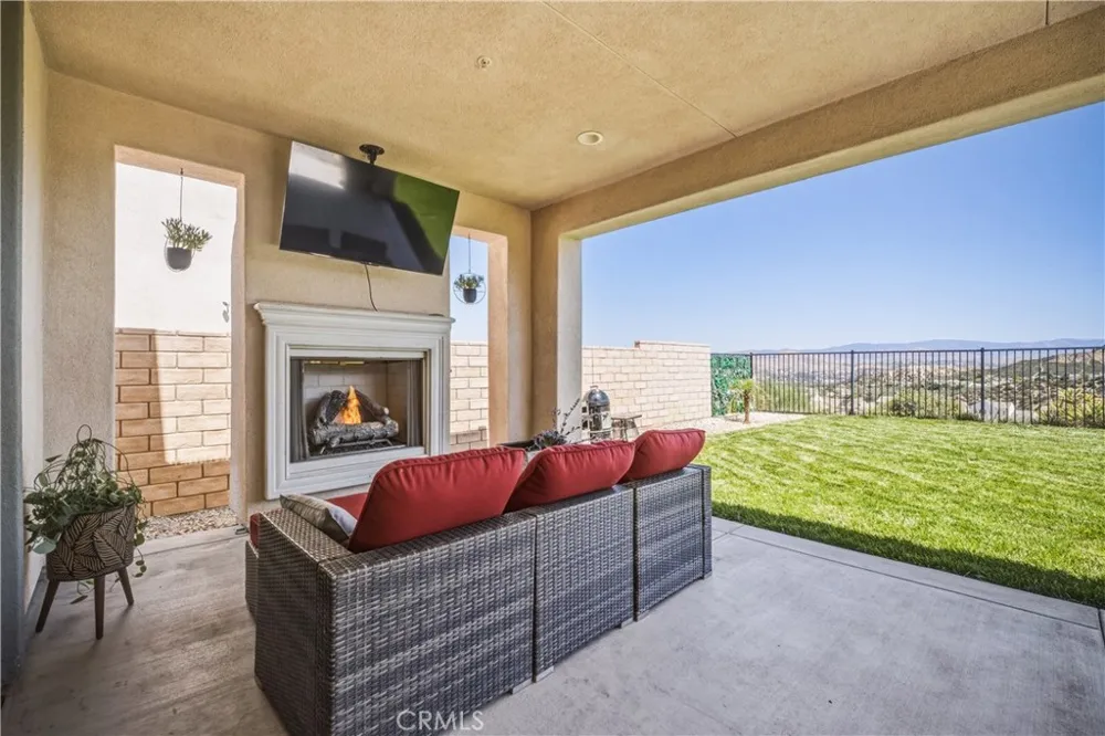 18751 Cedar Crest Canyon Country, CA 91387