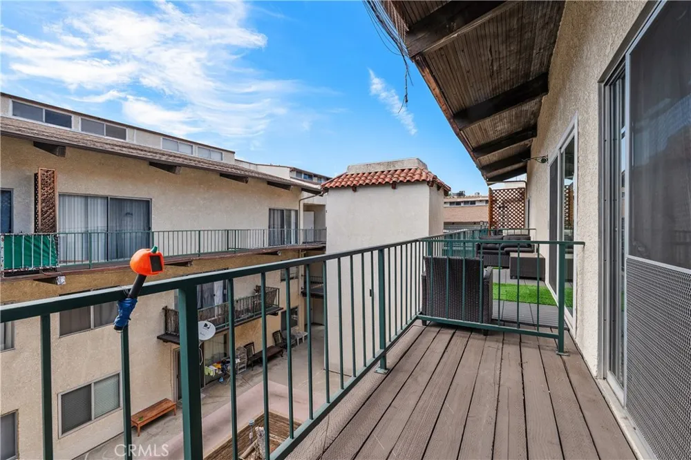 5460 White Oak Avenue #G307 Encino, CA 91316