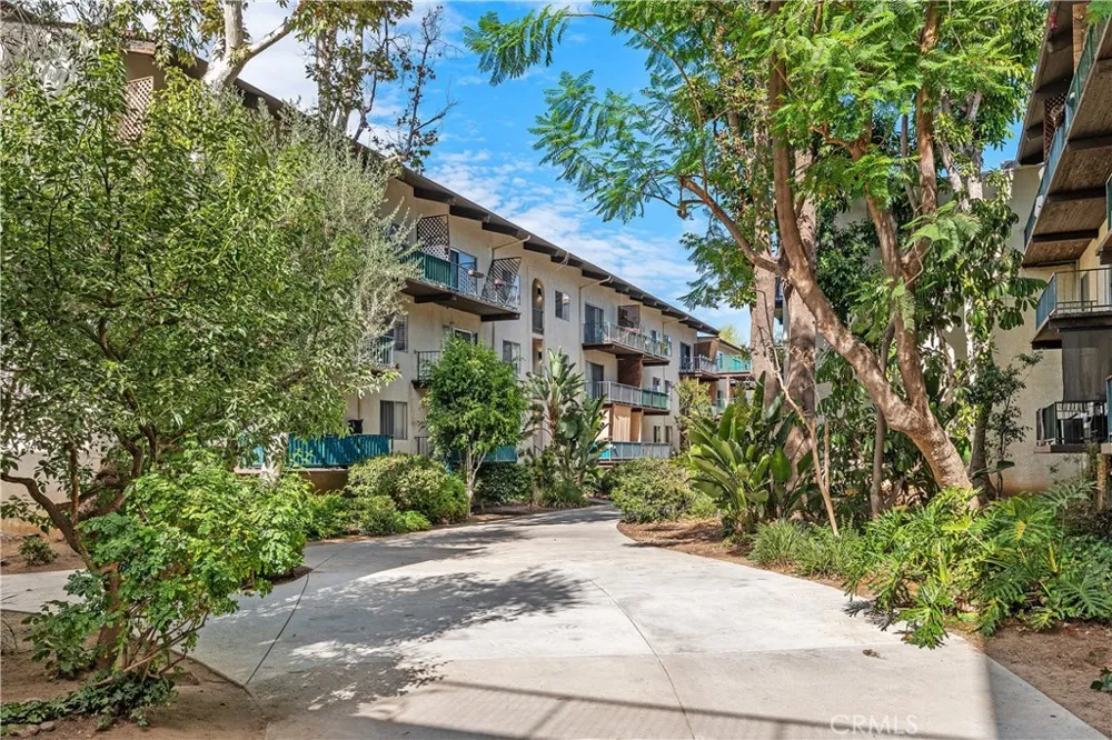 5460 White Oak Avenue #G307 Encino, CA 91316