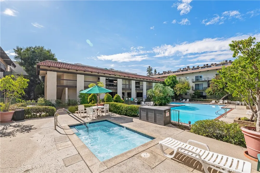 5460 White Oak Avenue #G307 Encino, CA 91316