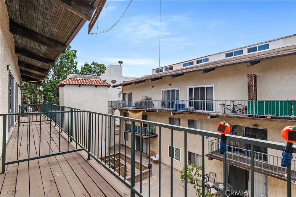 5460 White Oak Avenue #G307 Encino, CA 91316