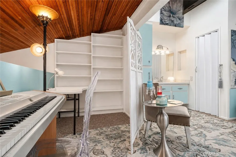 5460 White Oak Avenue #G307 Encino, CA 91316