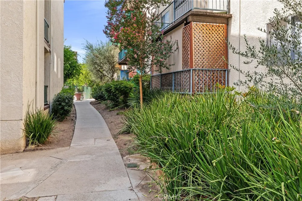 5460 White Oak Avenue #G307 Encino, CA 91316