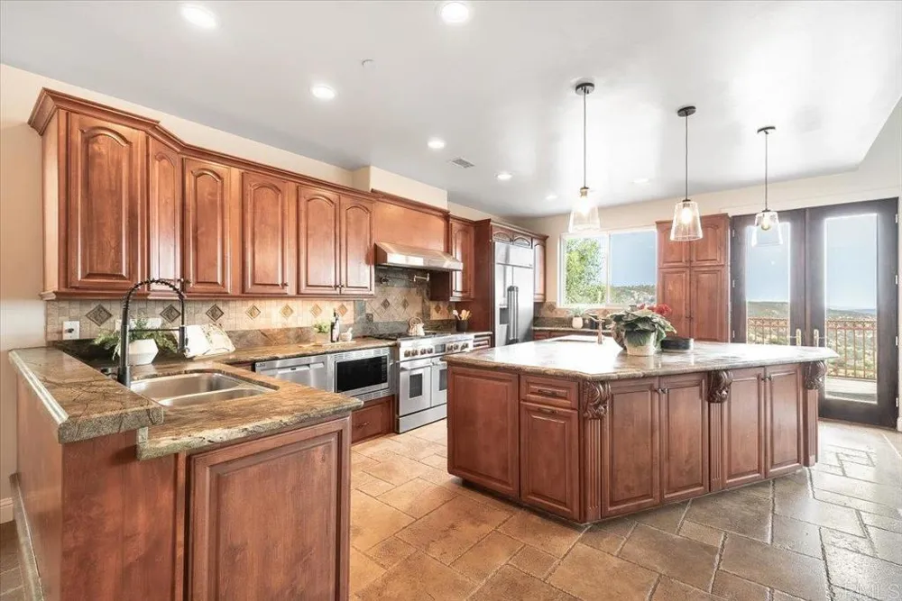 15223 Skyridge Road Poway, CA 92064