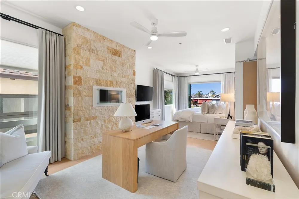 3306 Marcus Avenue Newport Beach, CA 92663