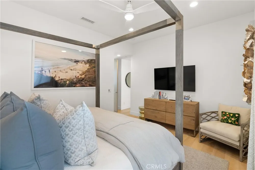 3306 Marcus Avenue Newport Beach, CA 92663