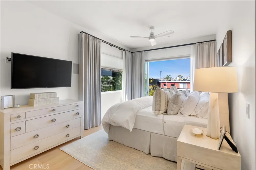 3306 Marcus Avenue Newport Beach, CA 92663