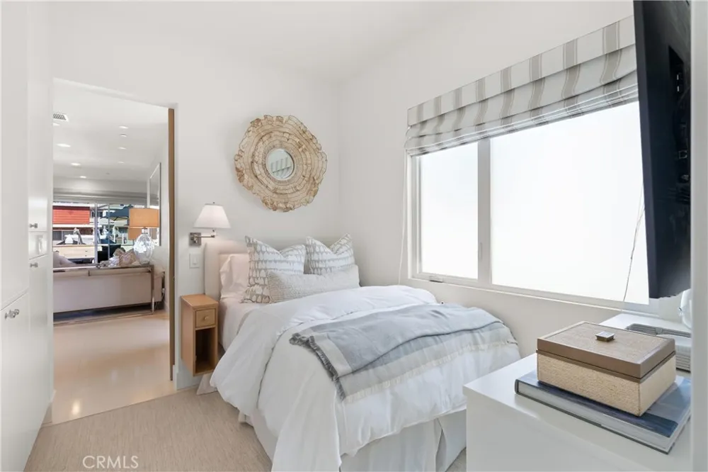 3306 Marcus Avenue Newport Beach, CA 92663