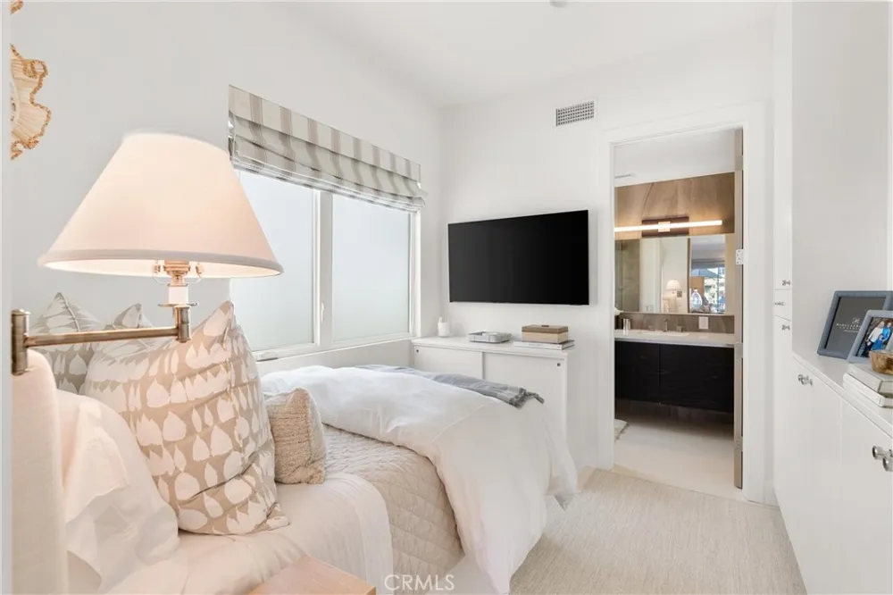3306 Marcus Avenue Newport Beach, CA 92663