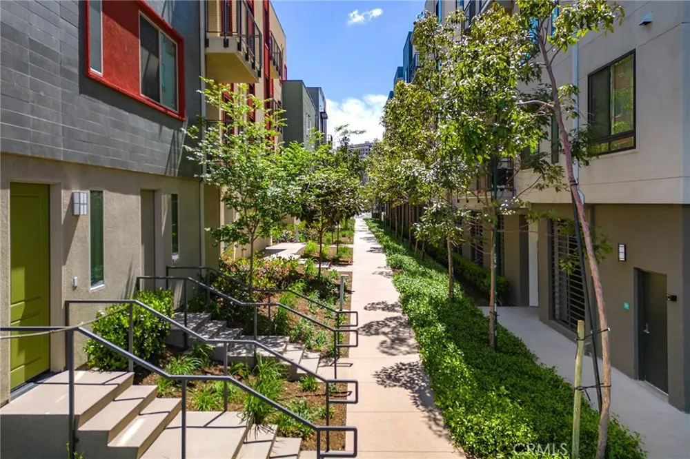 205 Bowery Irvine, CA 92612