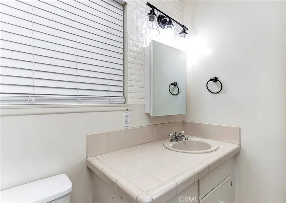 718 Meade Avenue Fullerton, CA 92833