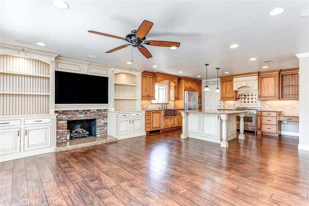 718 Meade Avenue Fullerton, CA 92833