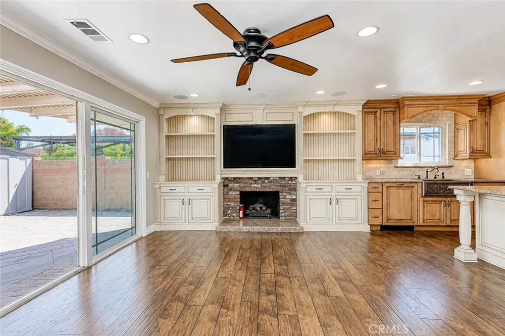 718 Meade Avenue Fullerton, CA 92833